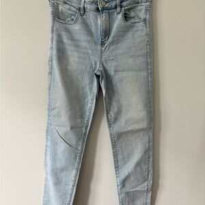 American Eagle Outfitters Light Wash Skinny Jeans
